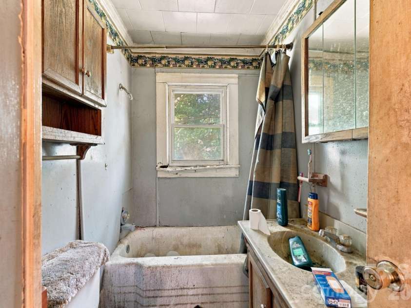 507 Fairbluff Avenue, Salisbury, NC 28146.  MLS# CAR4427305, YatesRealty ID 52606. 