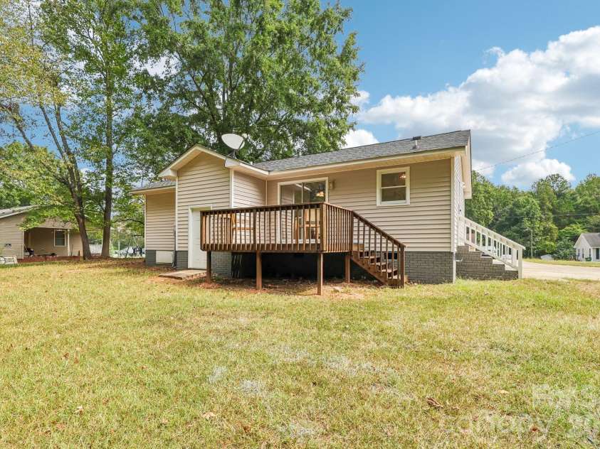 2199 Pacer Road, Lancaster, SC 29720.  MLS# CAR4427979, YatesRealty ID 52609. 