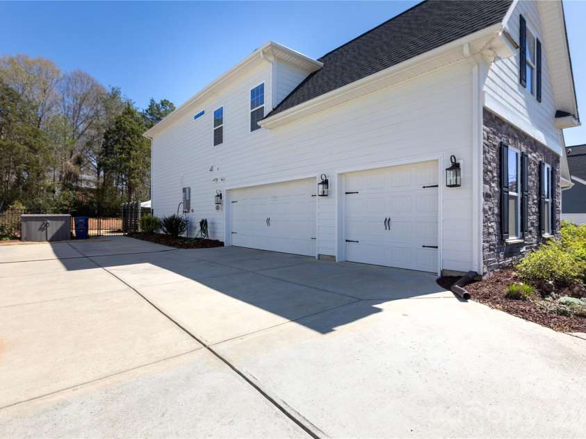 10861 Parkhall Drive, Harrisburg, NC 28075.  MLS# CAR4358905, YatesRealty ID 5261. 