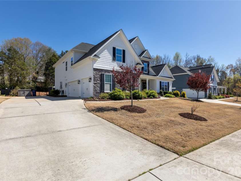 10861 Parkhall Drive, Harrisburg, NC 28075.  MLS# CAR4358905, YatesRealty ID 5261. 