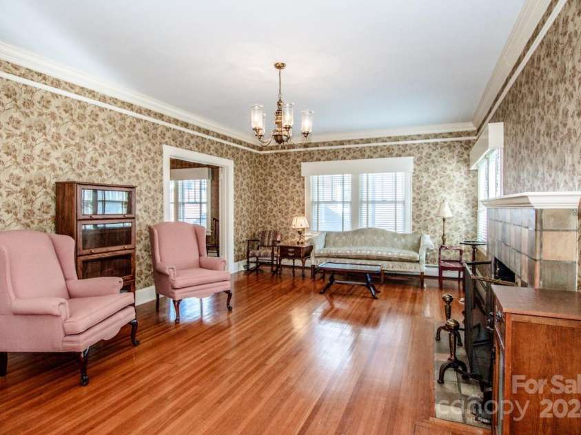 223 Oak Street, Statesville, NC 28677.  MLS# CAR4192327, YatesRealty ID 5261. 