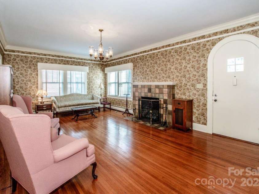 223 Oak Street, Statesville, NC 28677.  MLS# CAR4192327, YatesRealty ID 5261. 