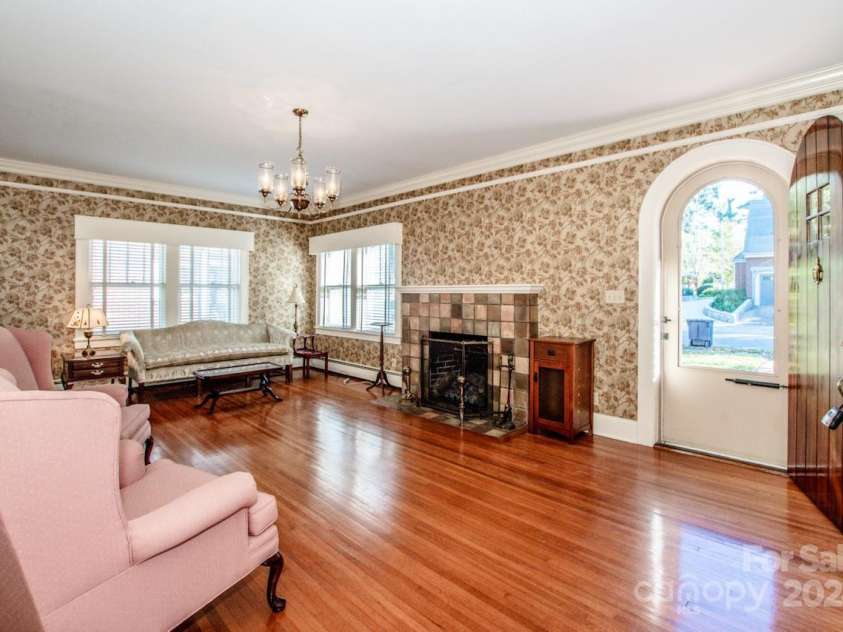 223 Oak Street, Statesville, NC 28677.  MLS# CAR4192327, YatesRealty ID 5261. 
