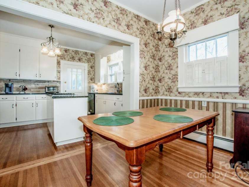 223 Oak Street, Statesville, NC 28677.  MLS# CAR4192327, YatesRealty ID 5261. 