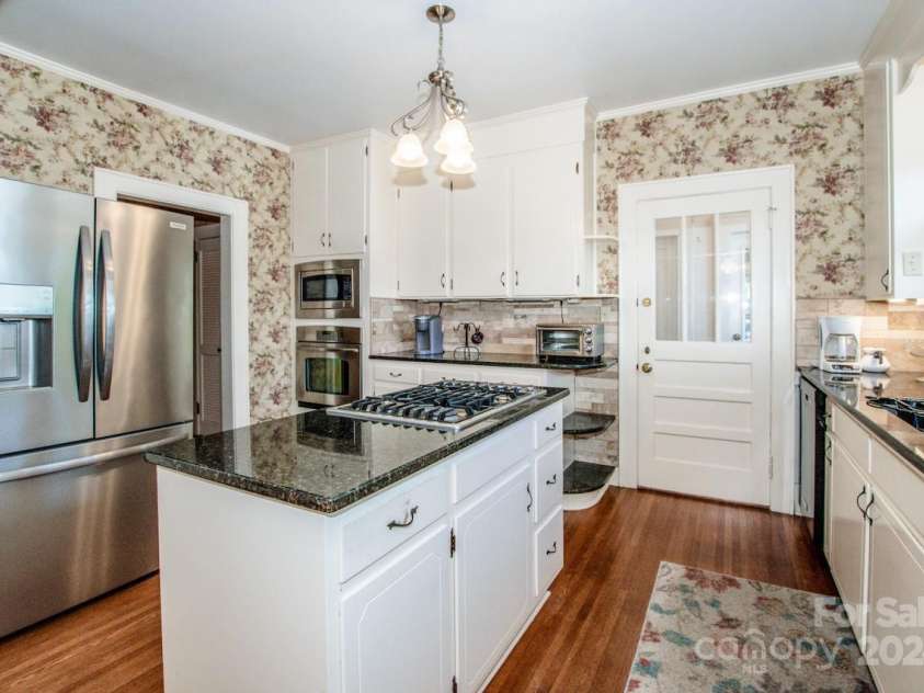 223 Oak Street, Statesville, NC 28677.  MLS# CAR4192327, YatesRealty ID 5261. 