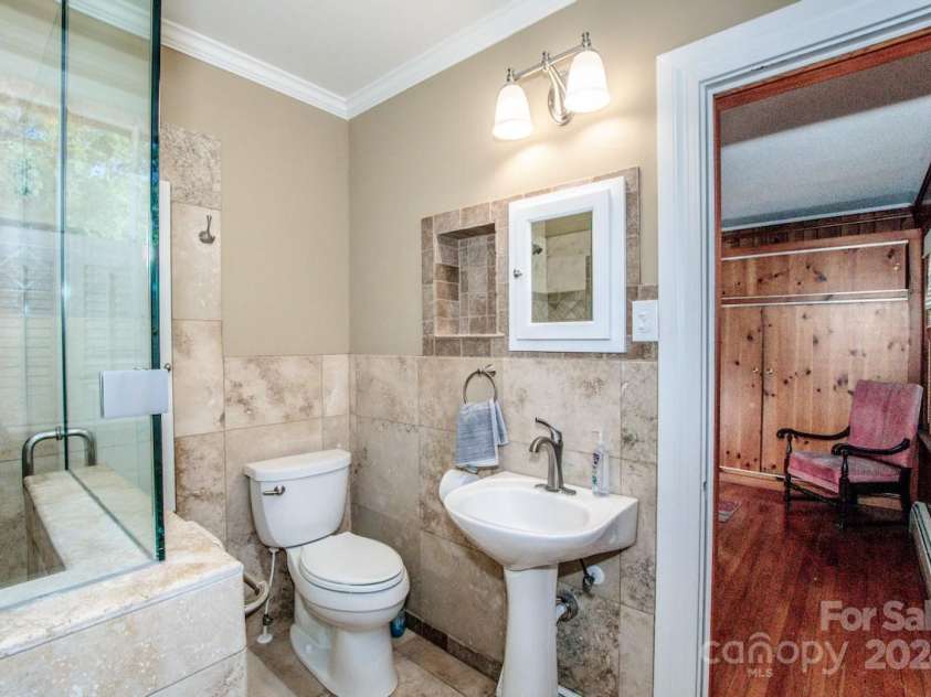 223 Oak Street, Statesville, NC 28677.  MLS# CAR4192327, YatesRealty ID 5261. 