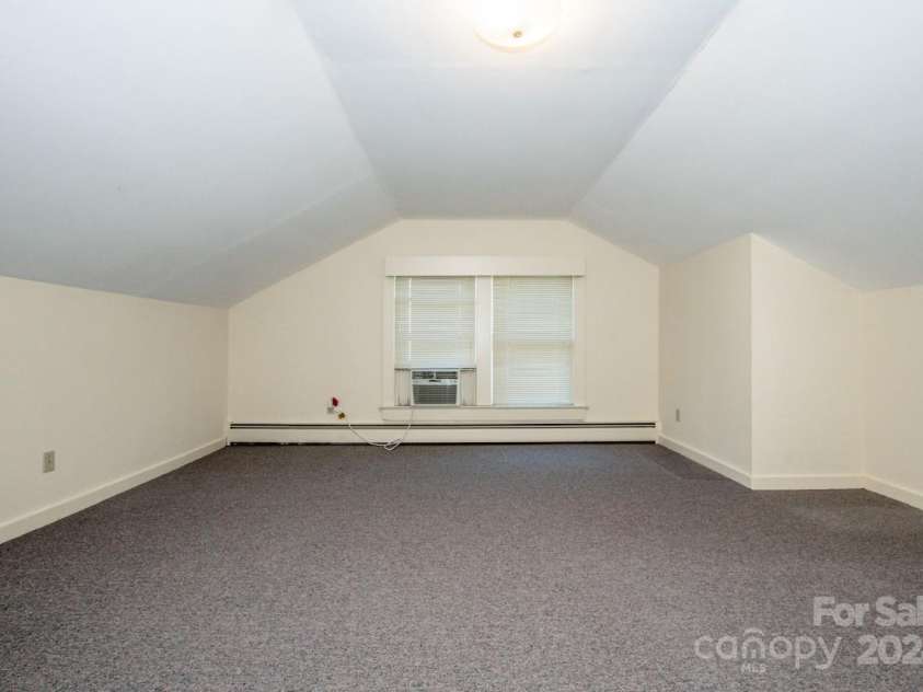 223 Oak Street, Statesville, NC 28677.  MLS# CAR4192327, YatesRealty ID 5261. 