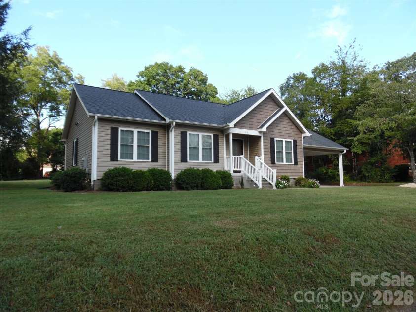 216 7th Street, Newton, NC 28658.  MLS# CAR4427905, YatesRealty ID 52611. 