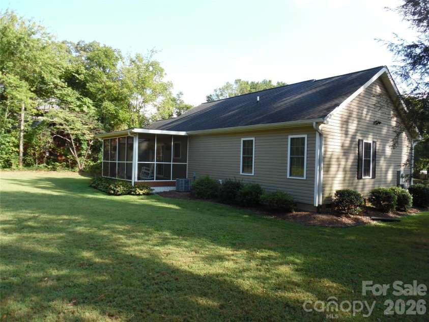 216 7th Street, Newton, NC 28658.  MLS# CAR4427905, YatesRealty ID 52611. 