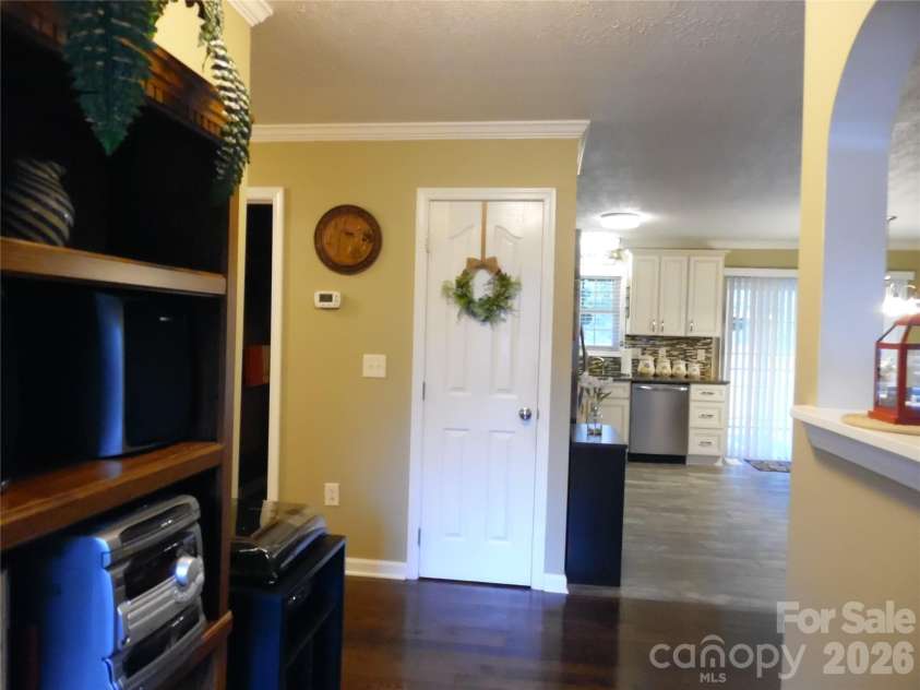 216 7th Street, Newton, NC 28658.  MLS# CAR4427905, YatesRealty ID 52611. 