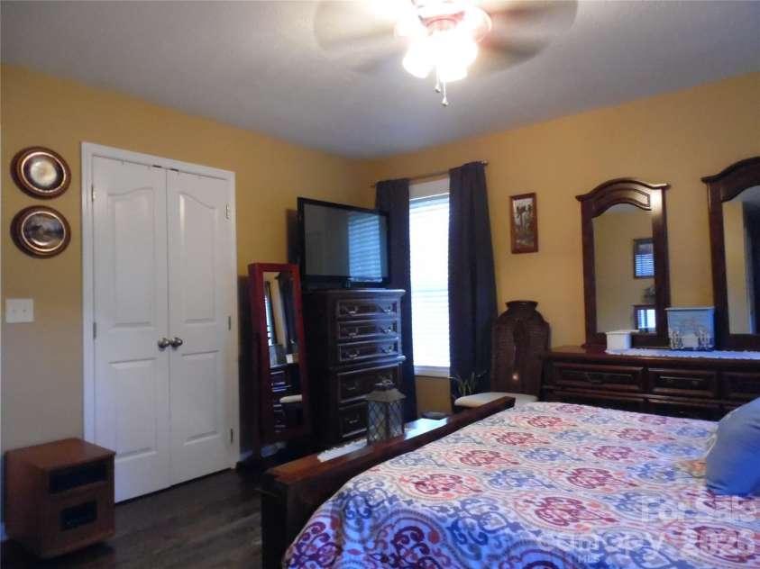 216 7th Street, Newton, NC 28658.  MLS# CAR4427905, YatesRealty ID 52611. 