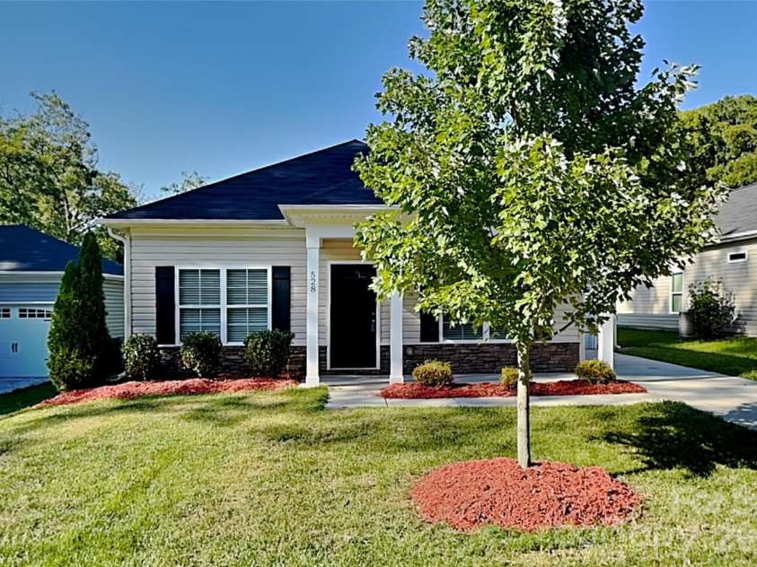 528 Cabarrus Avenue, Mooresville, NC 28115.  MLS# CAR4427984, YatesRealty ID 52616. 