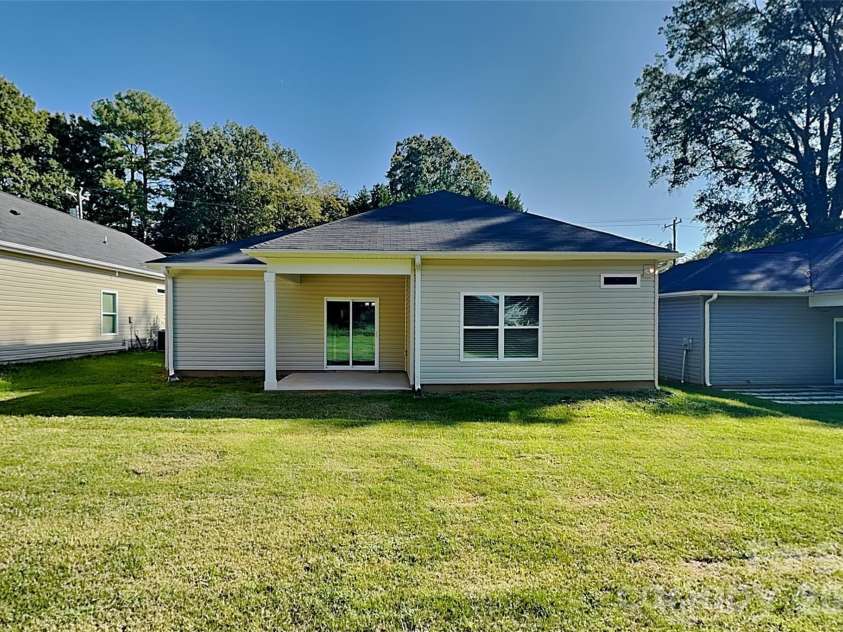 528 Cabarrus Avenue, Mooresville, NC 28115.  MLS# CAR4427984, YatesRealty ID 52616. 