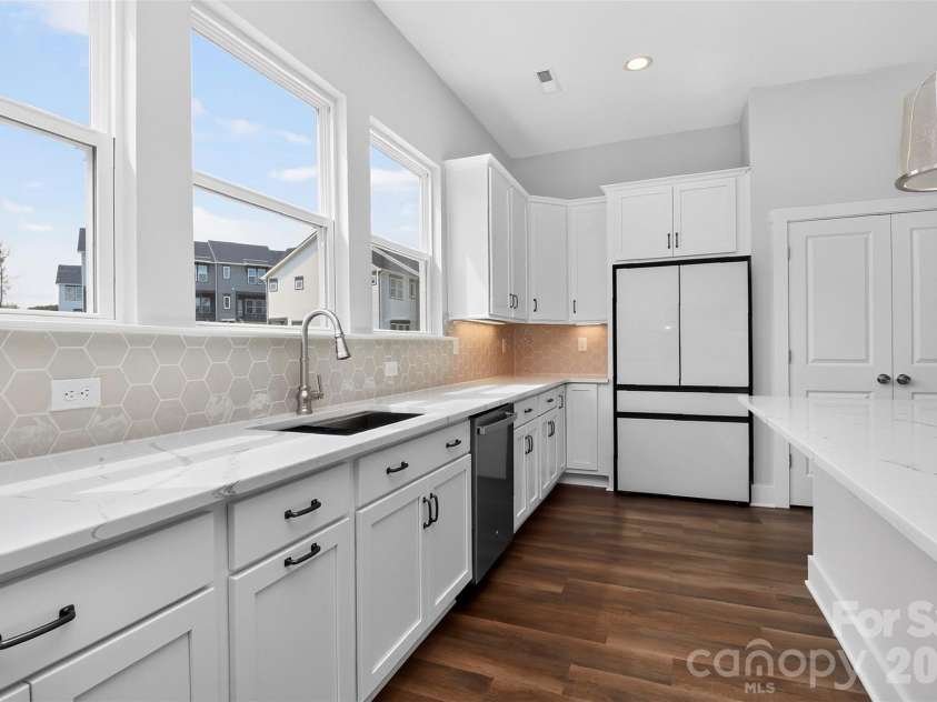 416 Nathaniel Way, Charlotte, NC 28213.  MLS# CAR4427659, YatesRealty ID 52619. 