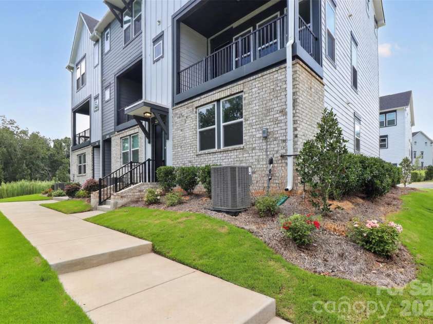 416 Nathaniel Way, Charlotte, NC 28213.  MLS# CAR4427659, YatesRealty ID 52619. 