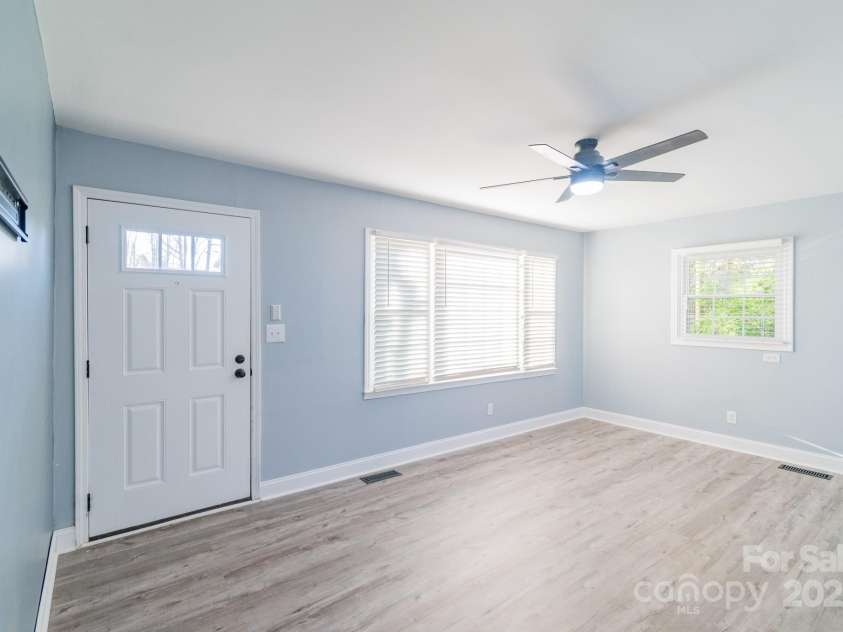 112 Carol Court, Dallas, NC 28034.  MLS# CAR4238785, YatesRealty ID 5262. 