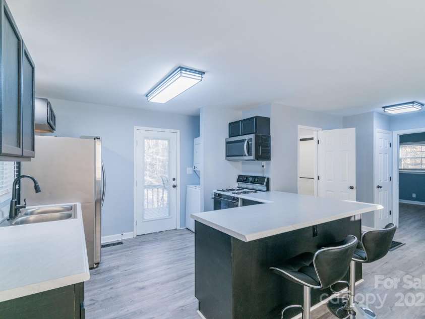 112 Carol Court, Dallas, NC 28034.  MLS# CAR4238785, YatesRealty ID 5262. 