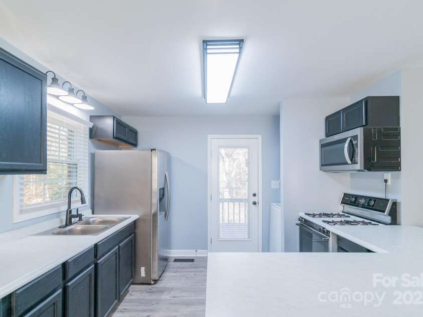 112 Carol Court, Dallas, NC 28034.  MLS# CAR4238785, YatesRealty ID 5262. 
