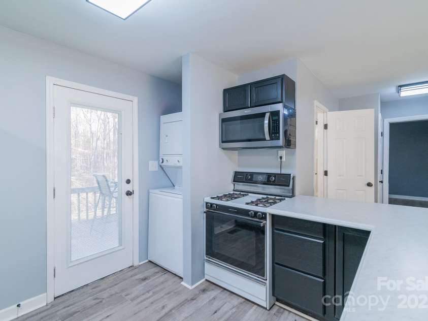 112 Carol Court, Dallas, NC 28034.  MLS# CAR4238785, YatesRealty ID 5262. 