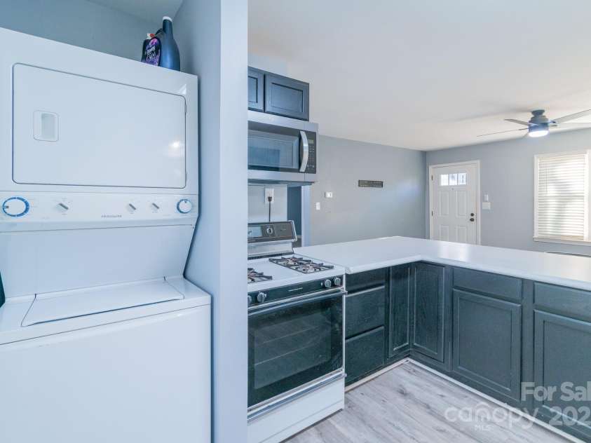 112 Carol Court, Dallas, NC 28034.  MLS# CAR4238785, YatesRealty ID 5262. 