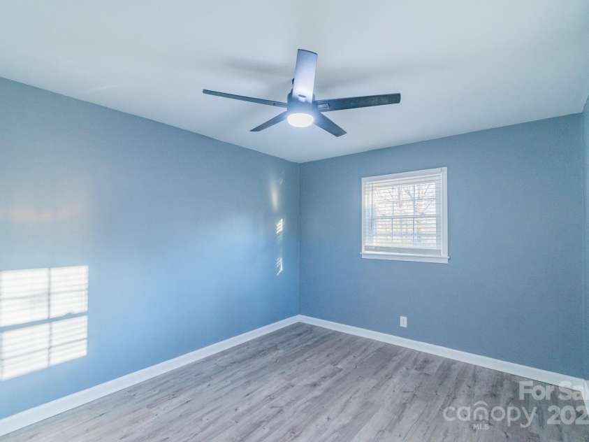 112 Carol Court, Dallas, NC 28034.  MLS# CAR4238785, YatesRealty ID 5262. 