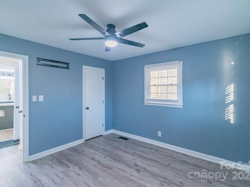 112 Carol Court, Dallas, NC 28034.  MLS# CAR4238785, YatesRealty ID 5262. 