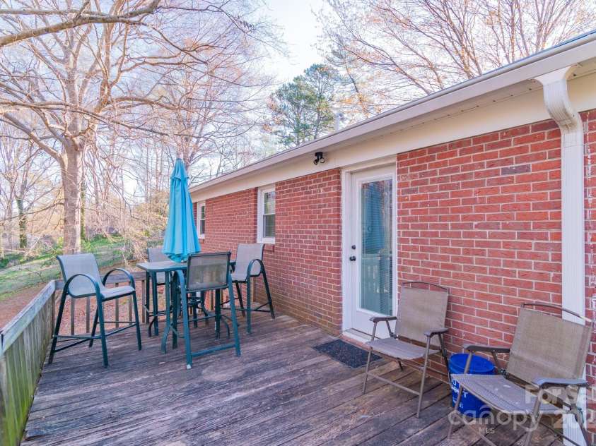 112 Carol Court, Dallas, NC 28034.  MLS# CAR4238785, YatesRealty ID 5262. 