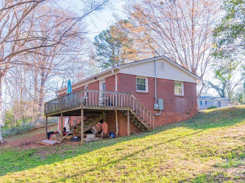 112 Carol Court, Dallas, NC 28034.  MLS# CAR4238785, YatesRealty ID 5262. 