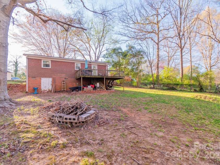 112 Carol Court, Dallas, NC 28034.  MLS# CAR4238785, YatesRealty ID 5262. 