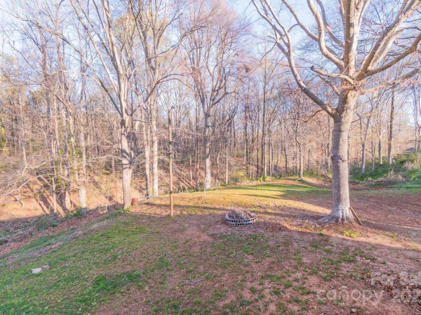 112 Carol Court, Dallas, NC 28034.  MLS# CAR4238785, YatesRealty ID 5262. 