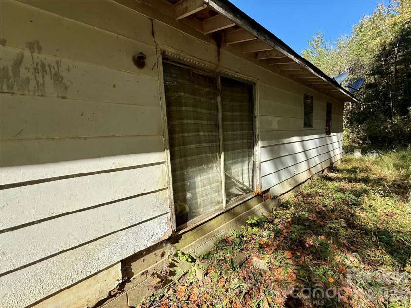 229 Kelsey Lane, Rutherfordton, NC 28139.  MLS# CAR4314989, YatesRealty ID 5262. 