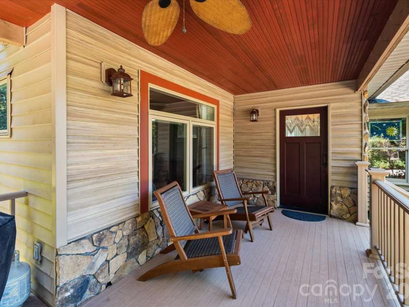 47 Sams Road, Asheville, NC 28787.  MLS# CAR4425500, YatesRealty ID 52623. 