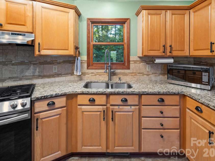 47 Sams Road, Asheville, NC 28787.  MLS# CAR4425500, YatesRealty ID 52623. 