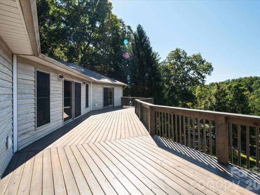 47 Sams Road, Asheville, NC 28787.  MLS# CAR4425500, YatesRealty ID 52623. 