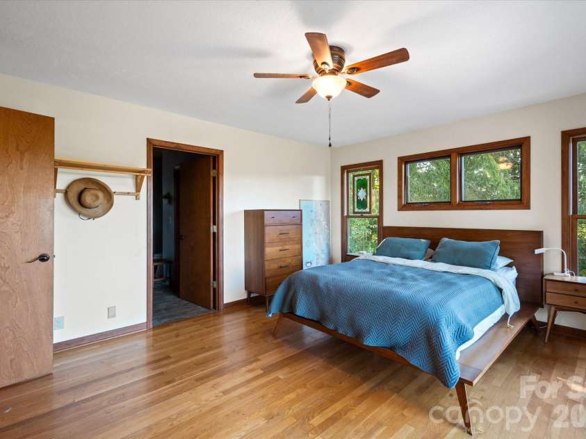 47 Sams Road, Asheville, NC 28787.  MLS# CAR4425500, YatesRealty ID 52623. 