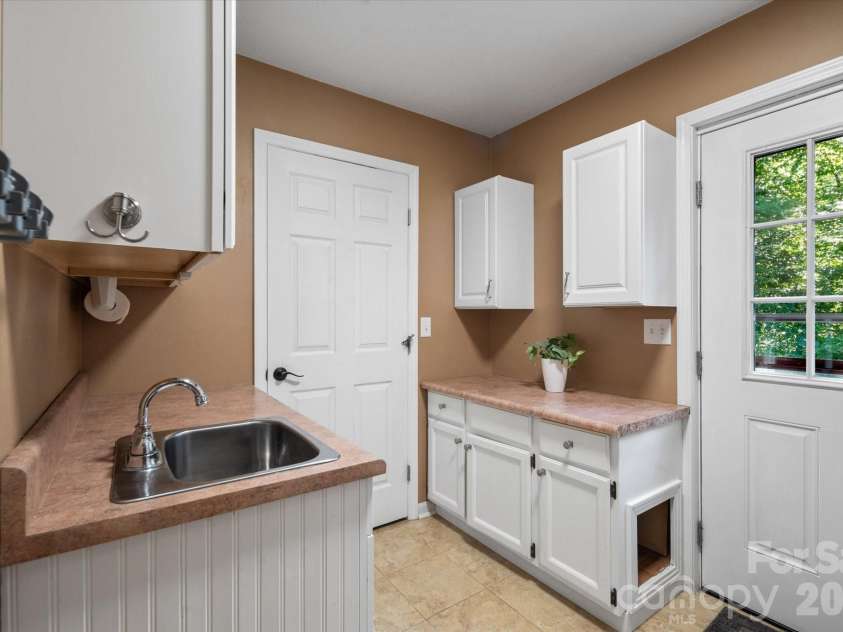47 Sams Road, Asheville, NC 28787.  MLS# CAR4425500, YatesRealty ID 52623. 