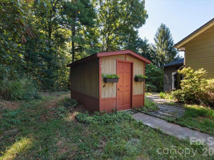 47 Sams Road, Asheville, NC 28787.  MLS# CAR4425500, YatesRealty ID 52623. 