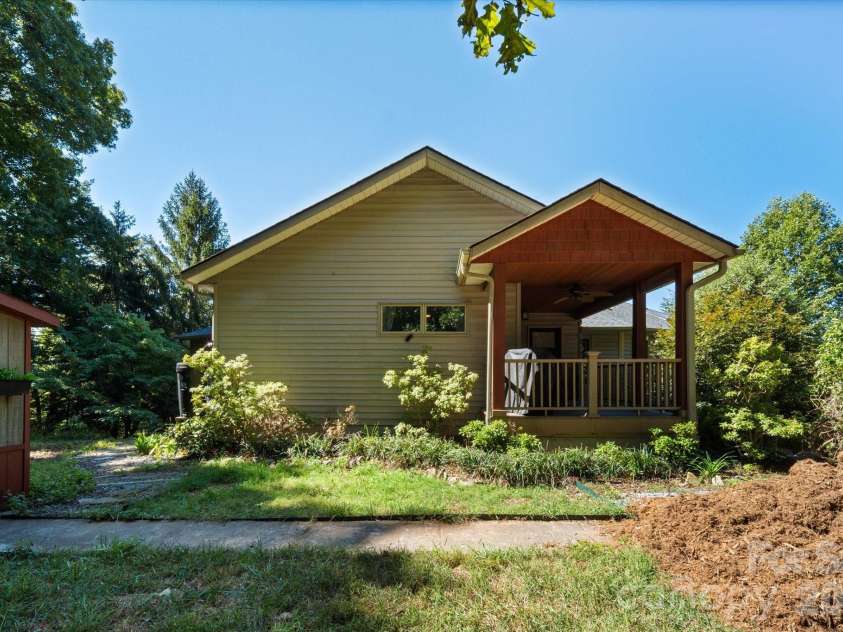 47 Sams Road, Asheville, NC 28787.  MLS# CAR4425500, YatesRealty ID 52623. 