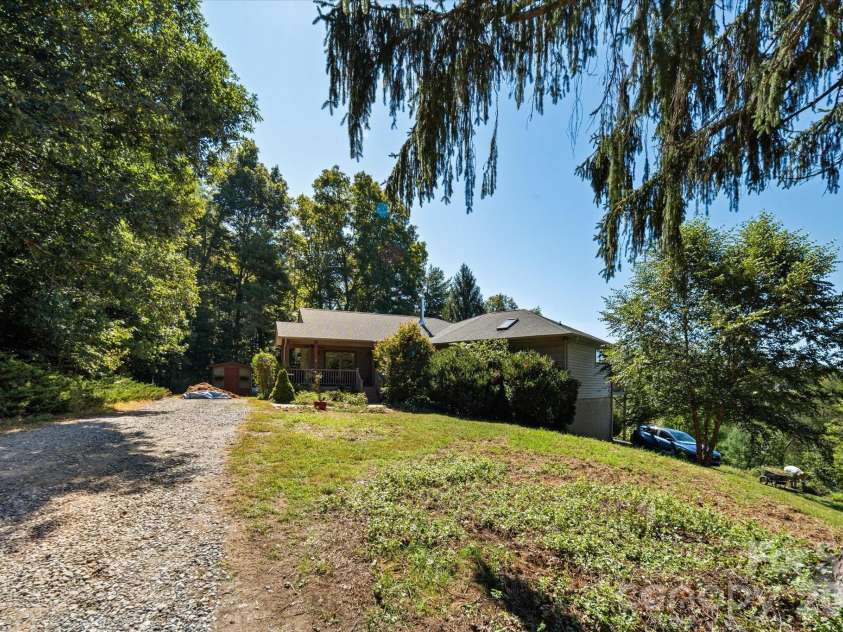 47 Sams Road, Asheville, NC 28787.  MLS# CAR4425500, YatesRealty ID 52623. 