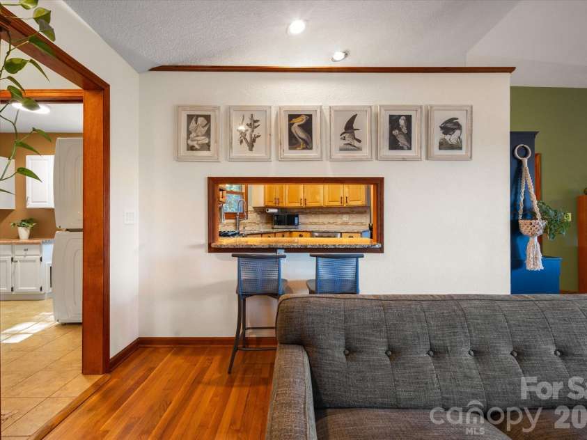 47 Sams Road, Asheville, NC 28787.  MLS# CAR4425500, YatesRealty ID 52623. Breakfast nook
