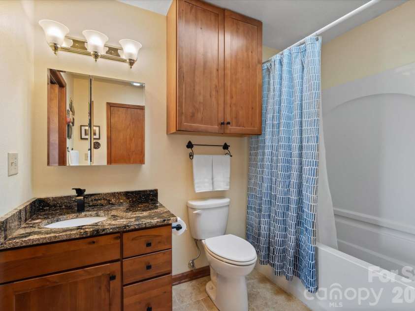 47 Sams Road, Asheville, NC 28787.  MLS# CAR4425500, YatesRealty ID 52623. Direct access to second full bathroom