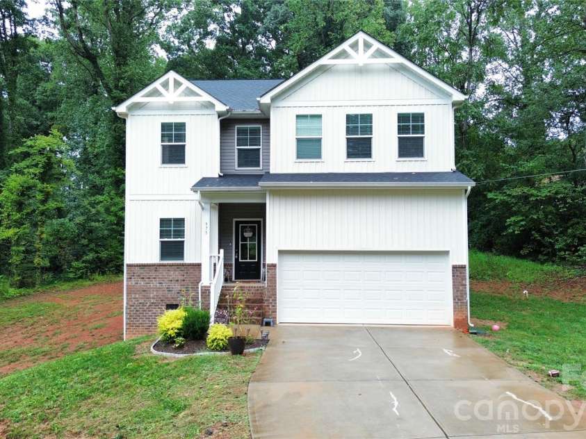 975 General Hoke Drive, Lincolnton, NC 28092.  MLS# CAR4427991, YatesRealty ID 52624. 