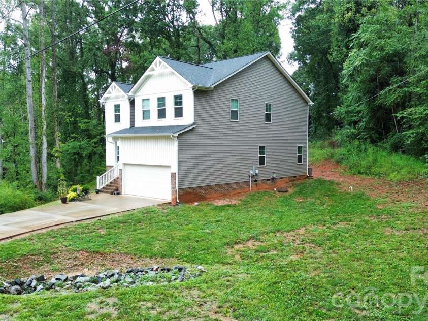 975 General Hoke Drive, Lincolnton, NC 28092.  MLS# CAR4427991, YatesRealty ID 52624. 