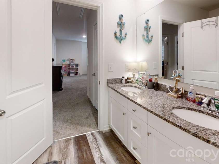 975 General Hoke Drive, Lincolnton, NC 28092.  MLS# CAR4427991, YatesRealty ID 52624. 