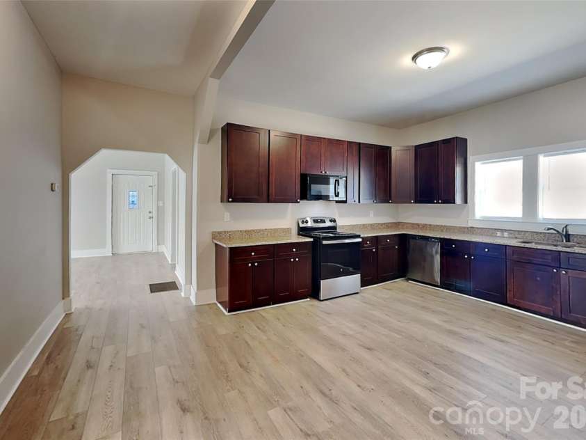 318 Bruce Avenue, Mooresville, NC 28115.  MLS# CAR4428004, YatesRealty ID 52626. 