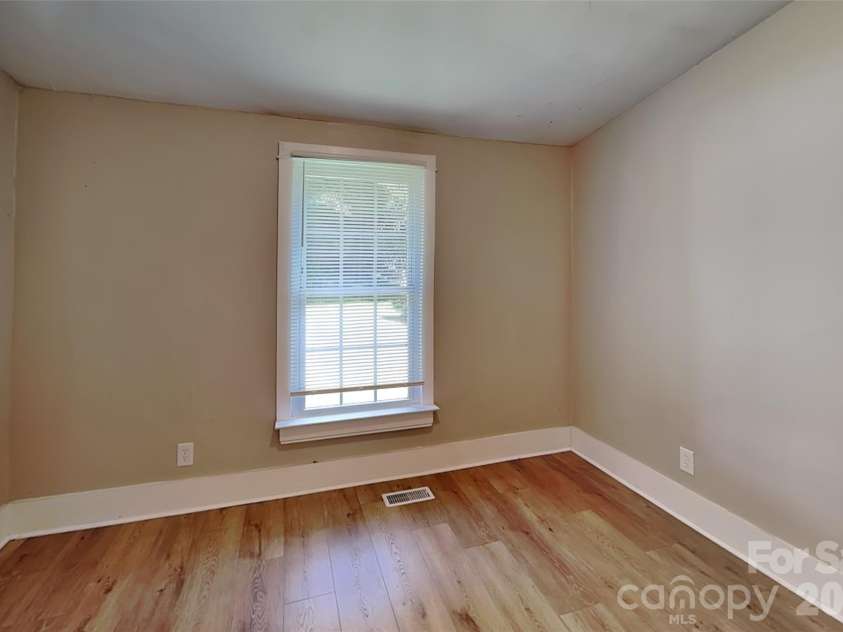 318 Bruce Avenue, Mooresville, NC 28115.  MLS# CAR4428004, YatesRealty ID 52626. 