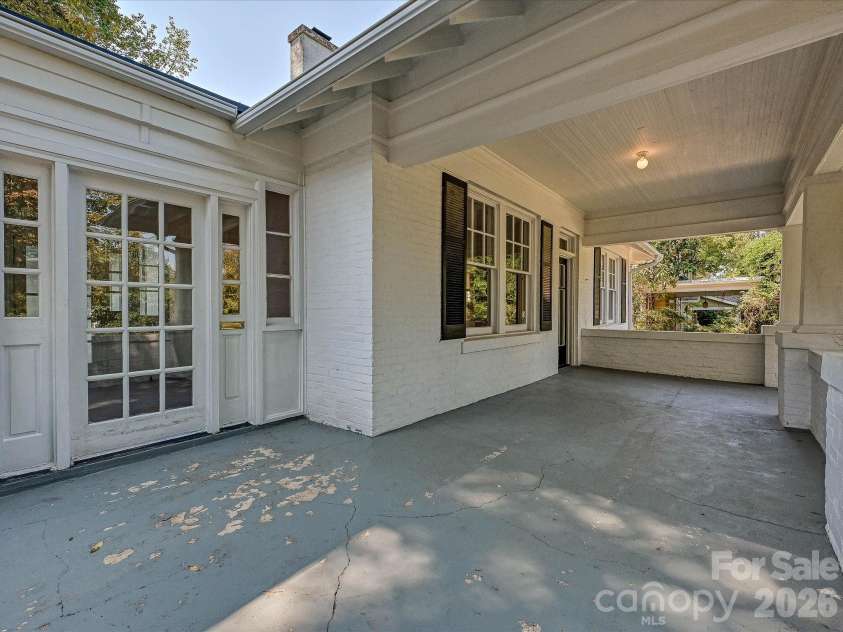 501 Hermitage Court, Charlotte, NC 28207.  MLS# CAR4426702, YatesRealty ID 52637. 