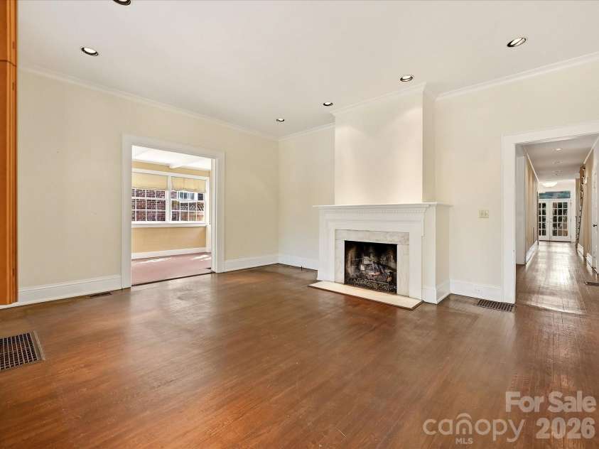 501 Hermitage Court, Charlotte, NC 28207.  MLS# CAR4426702, YatesRealty ID 52637. 
