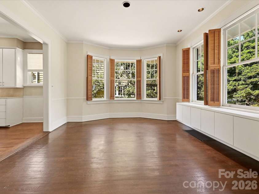 501 Hermitage Court, Charlotte, NC 28207.  MLS# CAR4426702, YatesRealty ID 52637. 