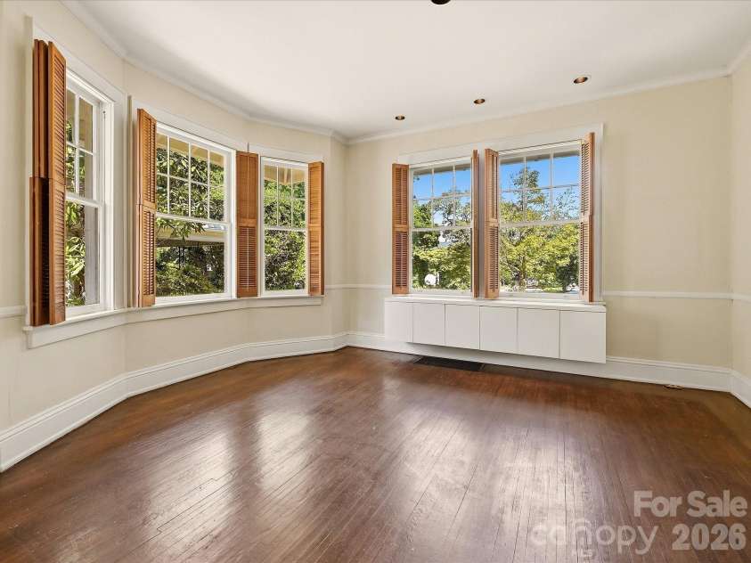 501 Hermitage Court, Charlotte, NC 28207.  MLS# CAR4426702, YatesRealty ID 52637. 